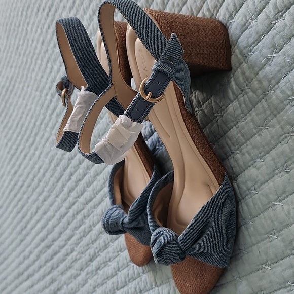 NEW Easy Spirit Denim Sandals 8.5 - Picture 2 of 8